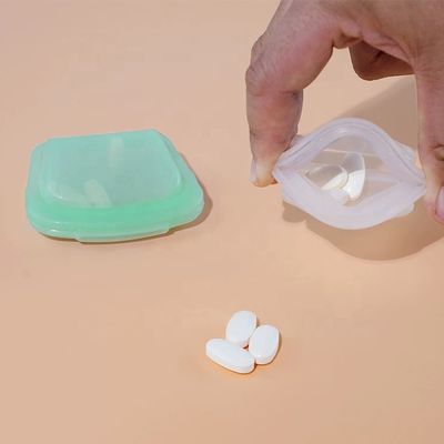 حقيبة صغيرة قابلة لإعادة الاستخدام من السيليكون لتخزين الأغذية خالية من BPA ، مضادة للتسرب ، آمنة من غسالة الصحون ، مائكروويف وصديقة للتجميد مثالية للوجبات الخفيفة وطعام الأطفال ، والسفر ، واستخدام المطبخ الصفر