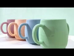 كوب تدريب للأطفال من JY مصنوع من السيليكون بدرجة الغذاء مع شفاطة مضادة للإسقاط وغطاء خالٍ من مادة BPA